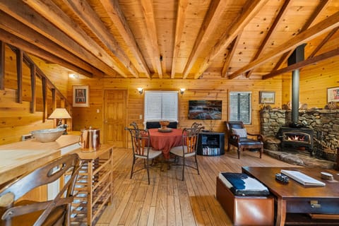 Common area is open, which makes it a great place to entertain! - Common area is open, which makes it a great place to entertain!