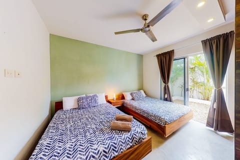Comfortable apartment with a patio, garden views, WiFi, AC, and a shared pool! Condo in Tulum
