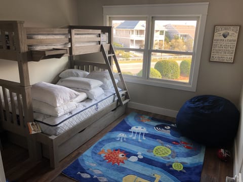 3 bedrooms, desk, iron/ironing board, travel crib