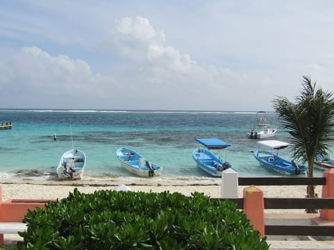 Beach nearby, sun loungers, beach towels