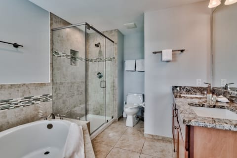 Combined shower/tub, hair dryer, towels