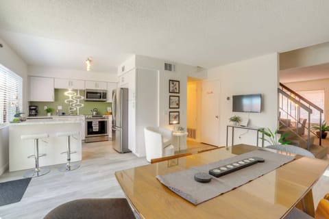 Dining Area | Dishes & Flatware Provided