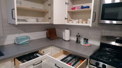 Fridge, microwave, stovetop, dishwasher