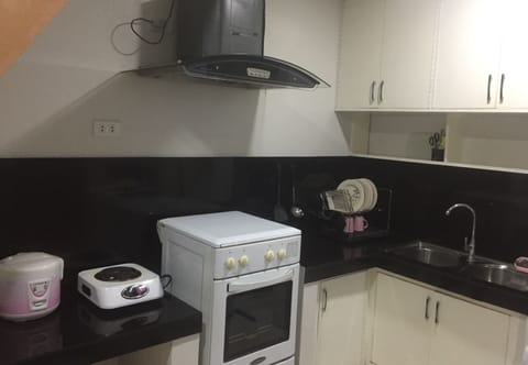 Fridge, stovetop, dishwasher, electric kettle