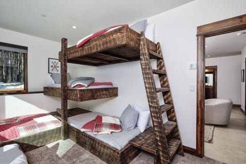 Spotted Eagle Lodge, Bedroom 2, 2