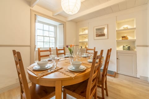 Porthgwidden Cottage, Lelant. Ground floor: The lovely dining area provides seating for 6 guests