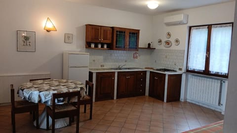 Fridge, stovetop, coffee/tea maker