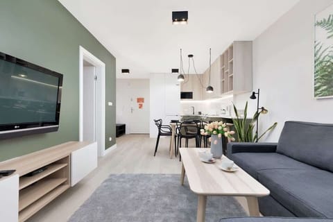 Stylish living room with coffe table. 