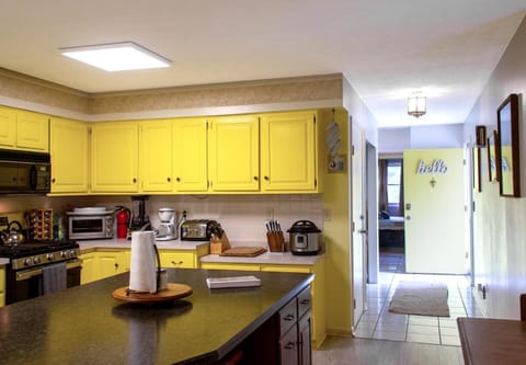 Kitchen, fully stocked - Main Floor