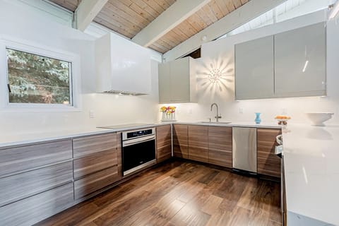 New kitchen with built in soda faucet, stocked for the chef in the group