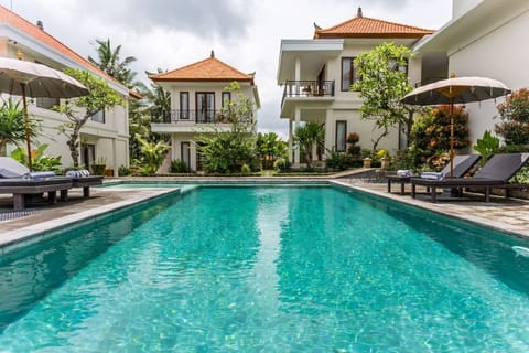 Outdoor pool, an infinity pool