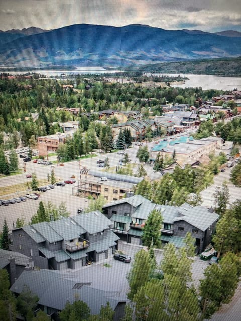 Frisco, Colorado
Only 16 units in Royal Glen / 4 buildings / end unit