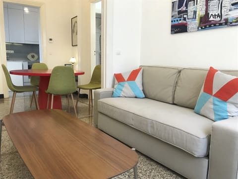 EP9U 1st floor apt - living room