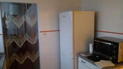 Fridge, microwave, oven, coffee/tea maker