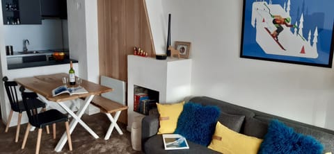 Living room | TV, books