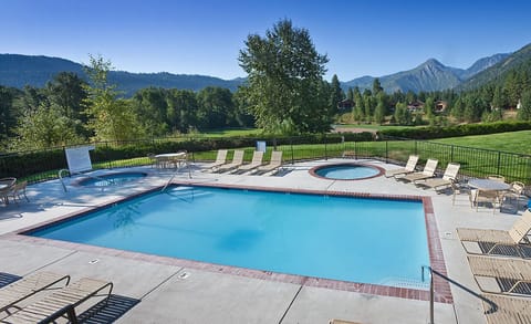 Outdoor pool, a heated pool