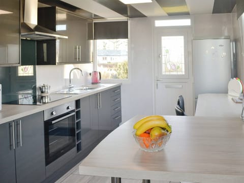 Well equipped kitchen | Wavecrest, Southerness, near Dumfries