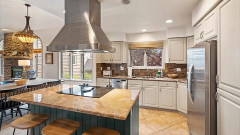 Peaceful Lakeside Oasis (6948)