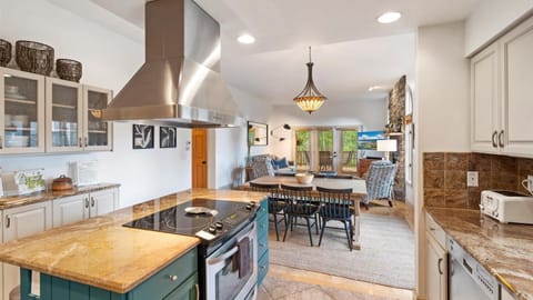 Peaceful Lakeside Oasis (6949)