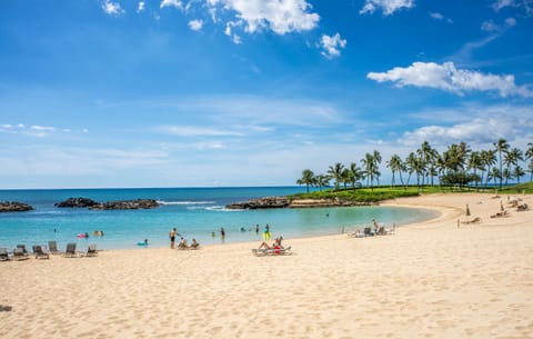 Beach nearby, sun loungers, beach towels