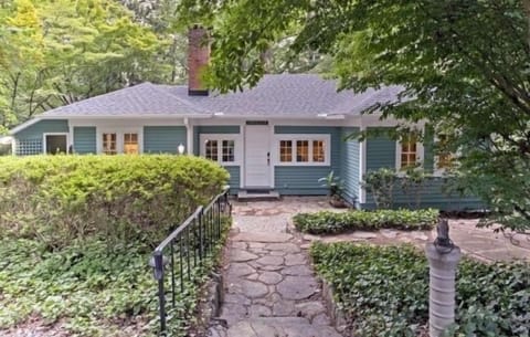Picturesque 1924 Tryon cottage in the historic heart of downtown; In Our State 