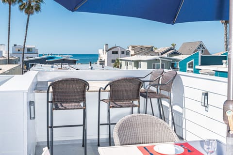 Celebrate the glorious SoCal weather and fresh ocean breezes with sunset happy hours on the rooftop deck.
                