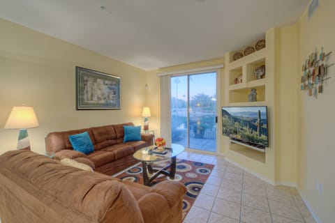 SUPERSTITION LAKES SUNRISE is a well appointed condo in the popular Superstition Lakes Community.