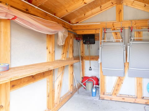 Wood, Ceiling, Wood Stain, Plywood, Hardwood, Lumber, Plank, Ladder, Shelving