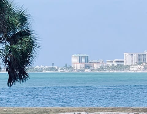 Beach nearby, sun loungers, beach towels