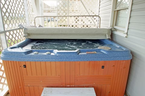 Indoor spa tub