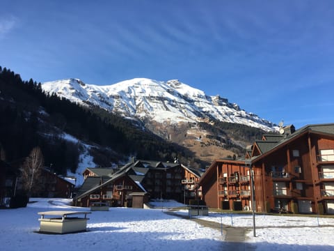 Not far from the lifts and shops!!