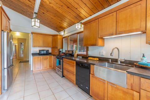 Lots of kitchenware, coffee maker, blender, etc.