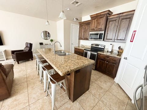 Fully stocked kitchen - counter seating for 4