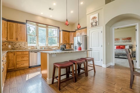 Coffee? Cocktails? Midnight snacks? This kitchen is ready for anything