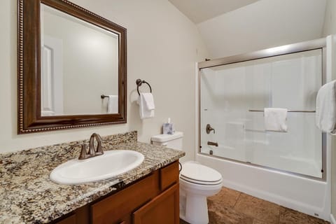 Shower, jetted tub, hair dryer, towels