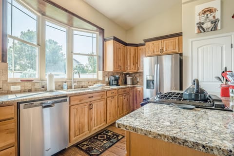 From quick bites to gourmet nights, this kitchen is ready