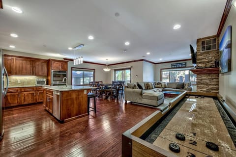 Private kitchen | Fridge, microwave, oven, stovetop