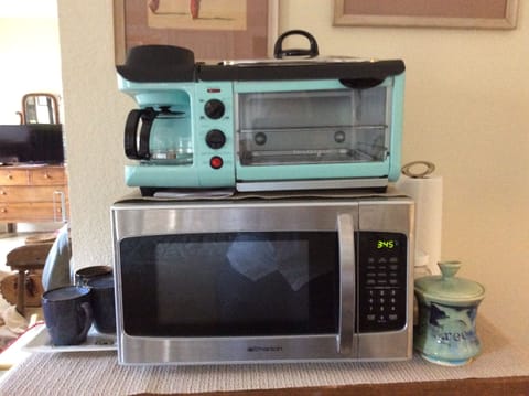 Full-size fridge, microwave, coffee/tea maker, electric kettle