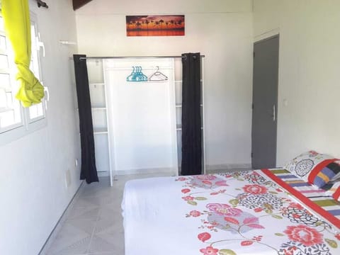 2 bedrooms, travel crib, free WiFi