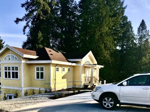 Front of house with parking for 8 cars. 