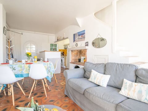 Property, Furniture, Couch, Picture Frame, Living Room, Table, Interior Design, Wood, Floor