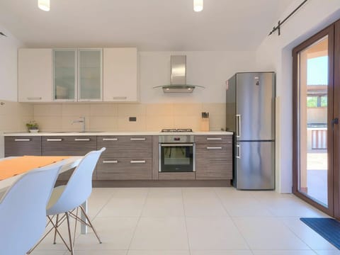 Cabinetry, Countertop, Building, Furniture, Kitchen Stove, Kitchen, Tap, Drawer, Kitchen Appliance, Wood