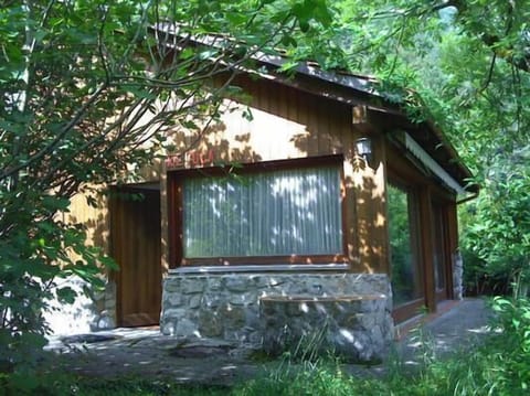 Characteristic of the house: Solid wood construction in combination with rustic stone walls