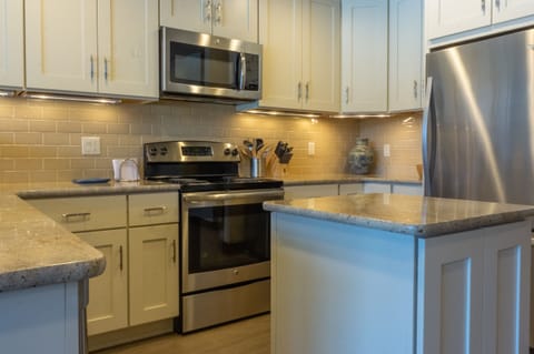 Full Kitchen - Full Kitchen