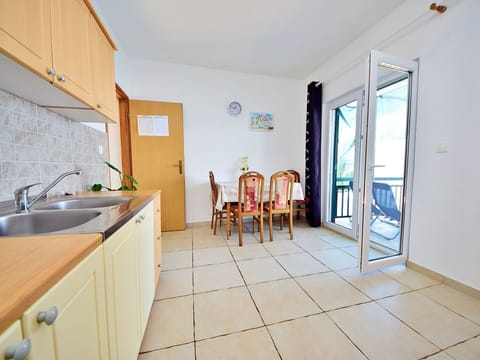 Kitchen Sink, Sink, Cabinetry, Property, Tap, Countertop, Plumbing Fixture, Building, Wood, Interior Design