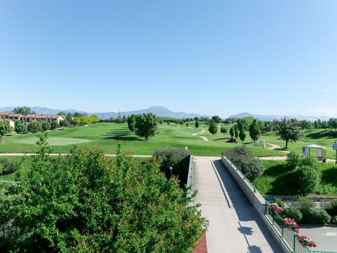 Property, Residential Area, Sport Venue, Real Estate, Land Lot, Estate, Tree, Landscaping, Building, Neighbourhood