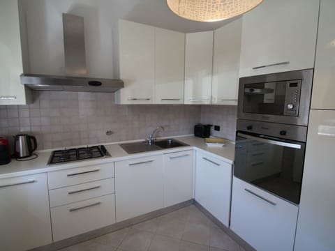 Cabinetry, Countertop, Kitchen Sink, Property, Building, Sink, Kitchen Stove, Kitchen Appliance, Home Appliance, Drawer