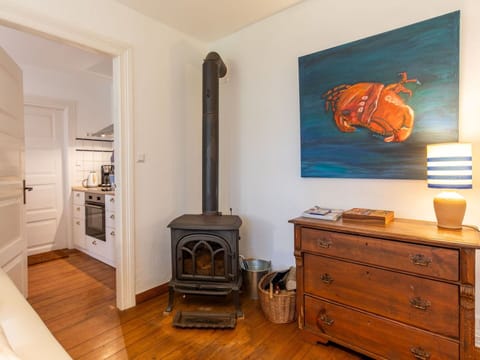 Furniture, Cabinetry, Building, Wood, Comfort, Drawer, Interior Design, Picture Frame, Lighting, Floor