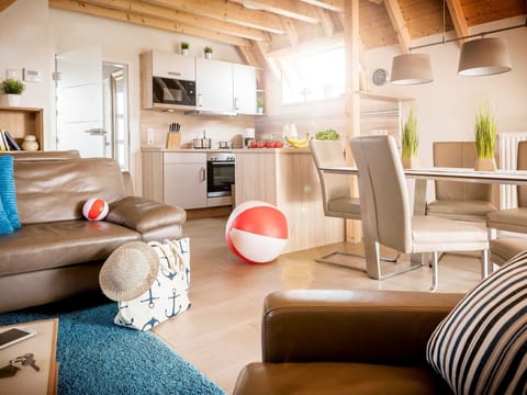 Living Room, Room, Interior Design, Furniture, Property, Building, Floor, Home, Wall, Ceiling