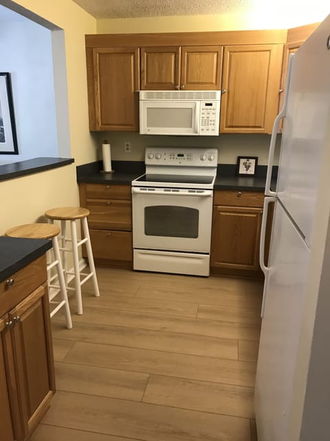 Fully stocked kitchen with granite countertops